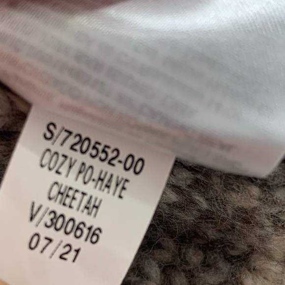 Old Navy Cozy Crew Neck Cheetah Print Sweater Size Medium - Picture 7 of 9